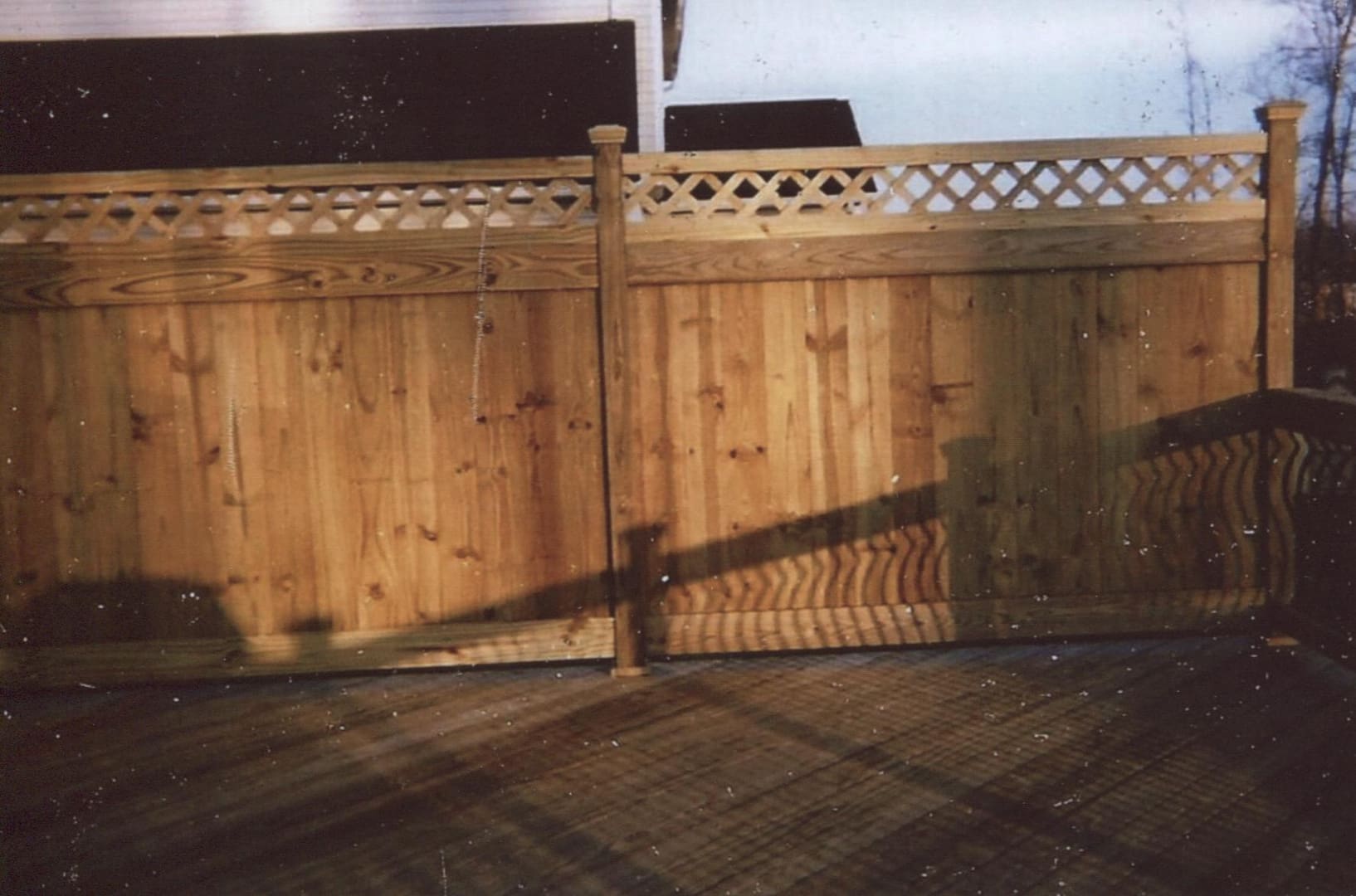 Wooden fence with lattice top design